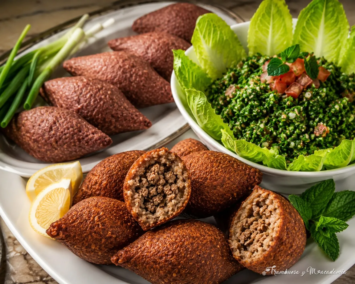 Keppe bola entero y partido con tabbule fresco