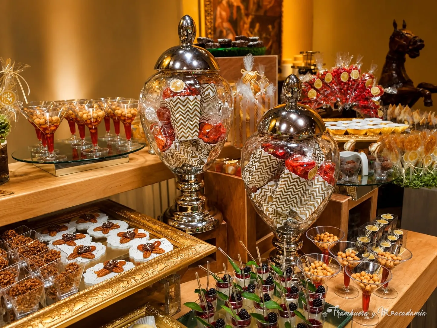 Mesa de postres y dulces montada en el hotel Westin